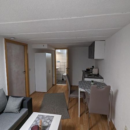 Direkt An Der S-Bahn Gelegenes Gemutliches Souterrain Apartment Mit Privatem Zugang Troisdorf Bagian luar foto