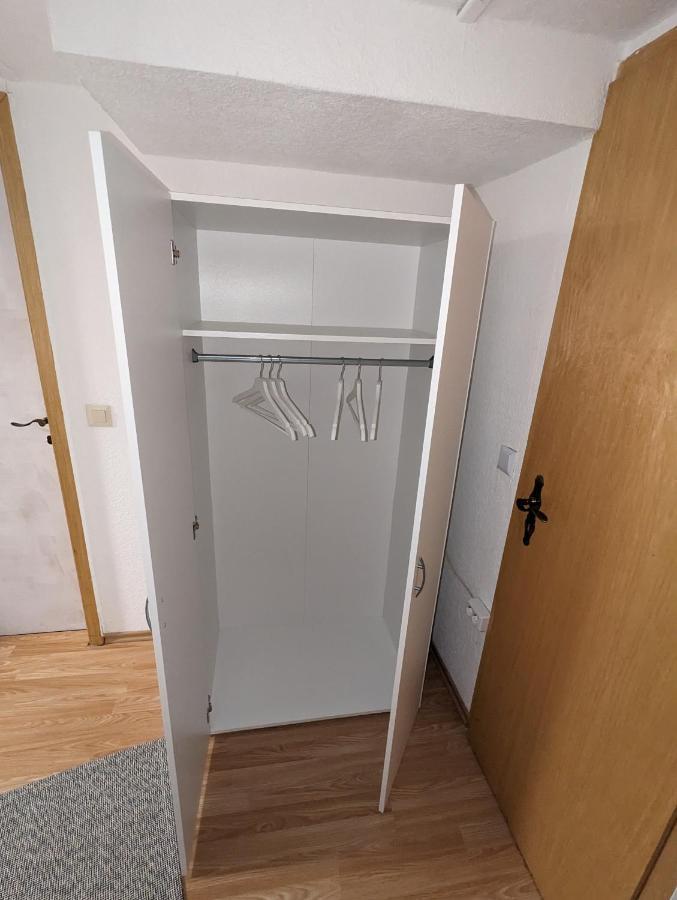 Direkt An Der S-Bahn Gelegenes Gemutliches Souterrain Apartment Mit Privatem Zugang Troisdorf Bagian luar foto