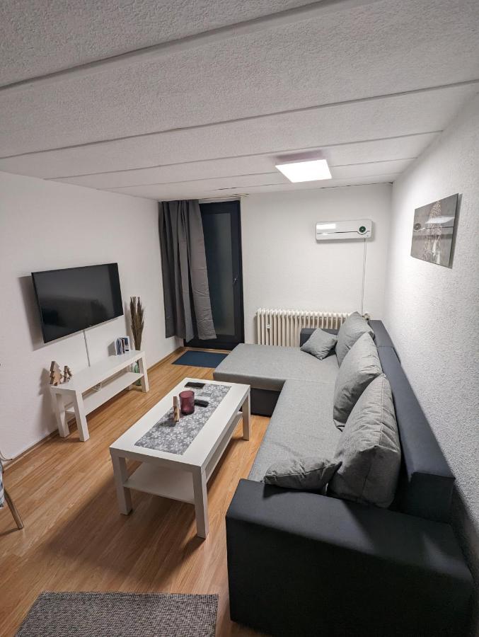 Direkt An Der S-Bahn Gelegenes Gemutliches Souterrain Apartment Mit Privatem Zugang Troisdorf Bagian luar foto
