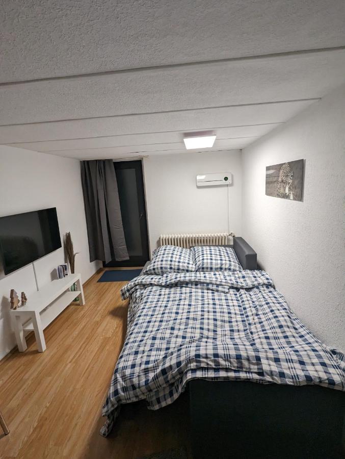 Direkt An Der S-Bahn Gelegenes Gemutliches Souterrain Apartment Mit Privatem Zugang Troisdorf Bagian luar foto